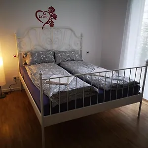 Apartment Near Fair And In Few Min, With Garden, Frankfurt am Main