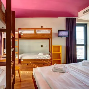 Meininger Frankfurt Main / Airport Otel